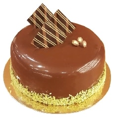 Kaliteli Çikolata İçeren 6–9 Kişilik Yaş Pasta